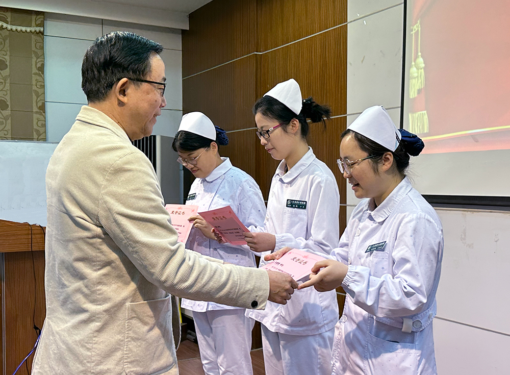 點一盞燈、照一束光，我所“三聚焦”學習推動護理天使醫心向黨