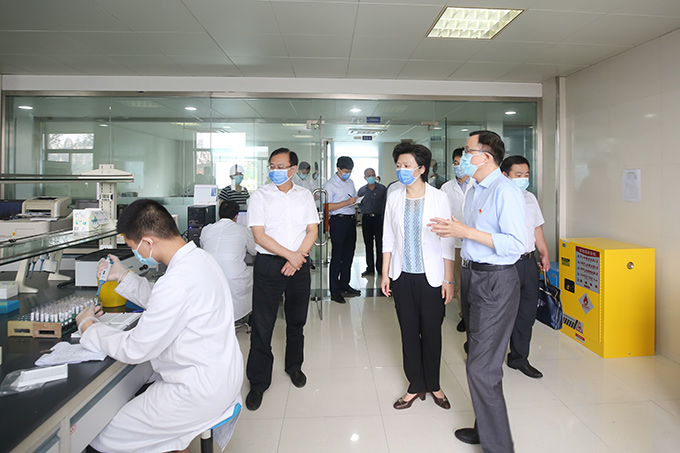 省衛(wèi)生健康委主任、黨組書(shū)記譚穎蒞臨我所督導(dǎo)疫情防控和安全生產(chǎn)工作